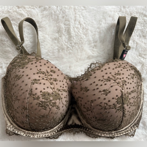 NWOT Victoria’s Secret Dream Angels Lined Demi BRs - Picture 4 of 11